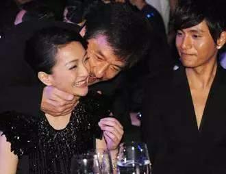 女明星为什么让成龙摸,揭秘摸头背后的故事