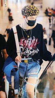 明星露ck内裤图片,意外曝光的CK内裤照片引发热议