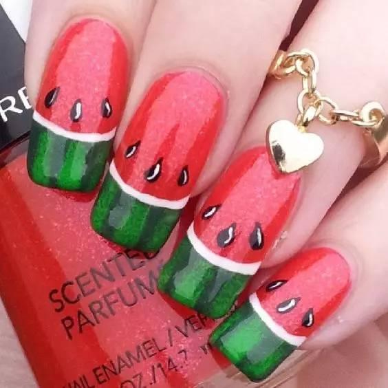 有颜美甲吃瓜,指尖艺术与生活趣味碰撞